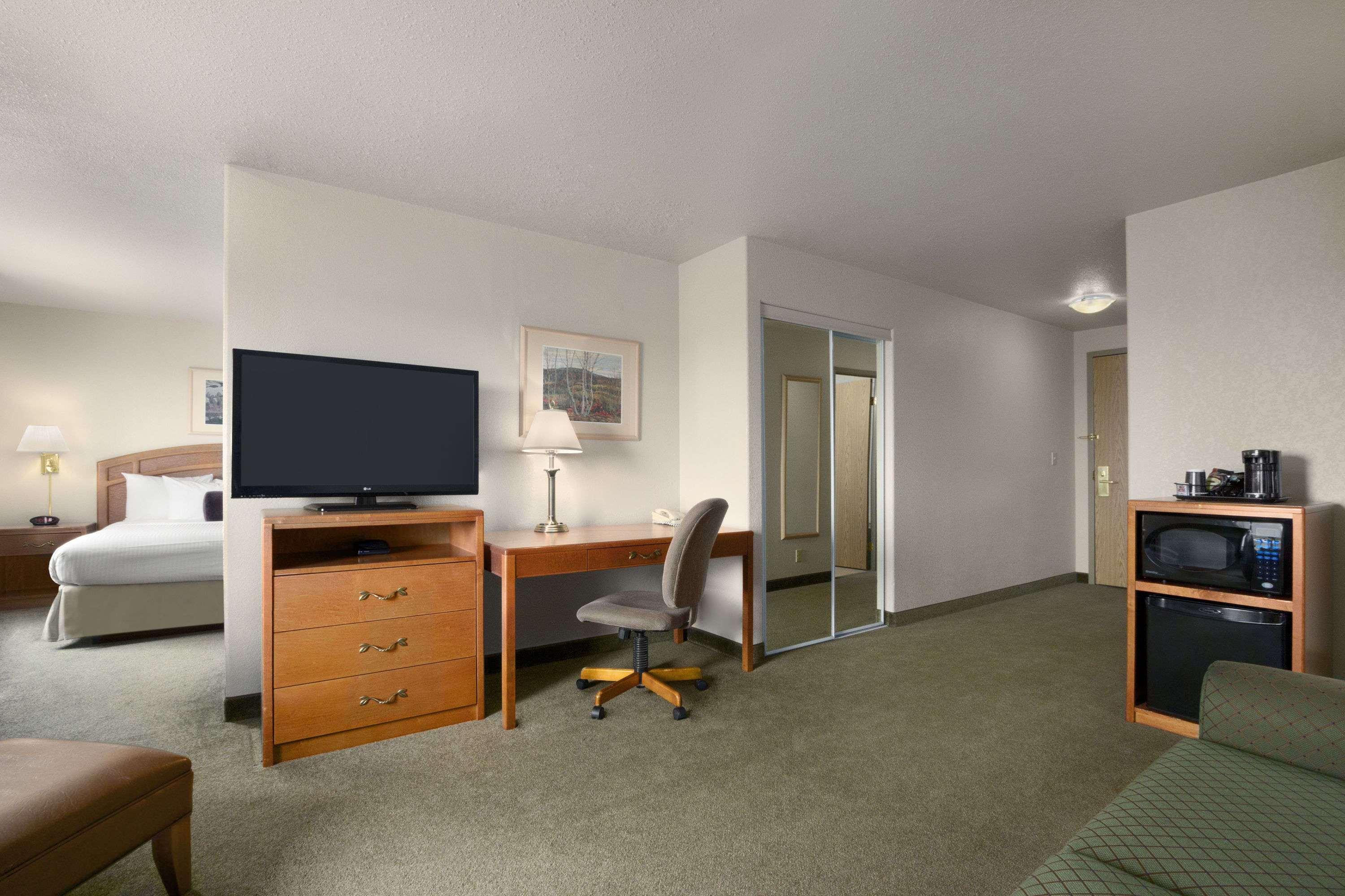 Days Inn By Wyndham Red Deer Exterior foto