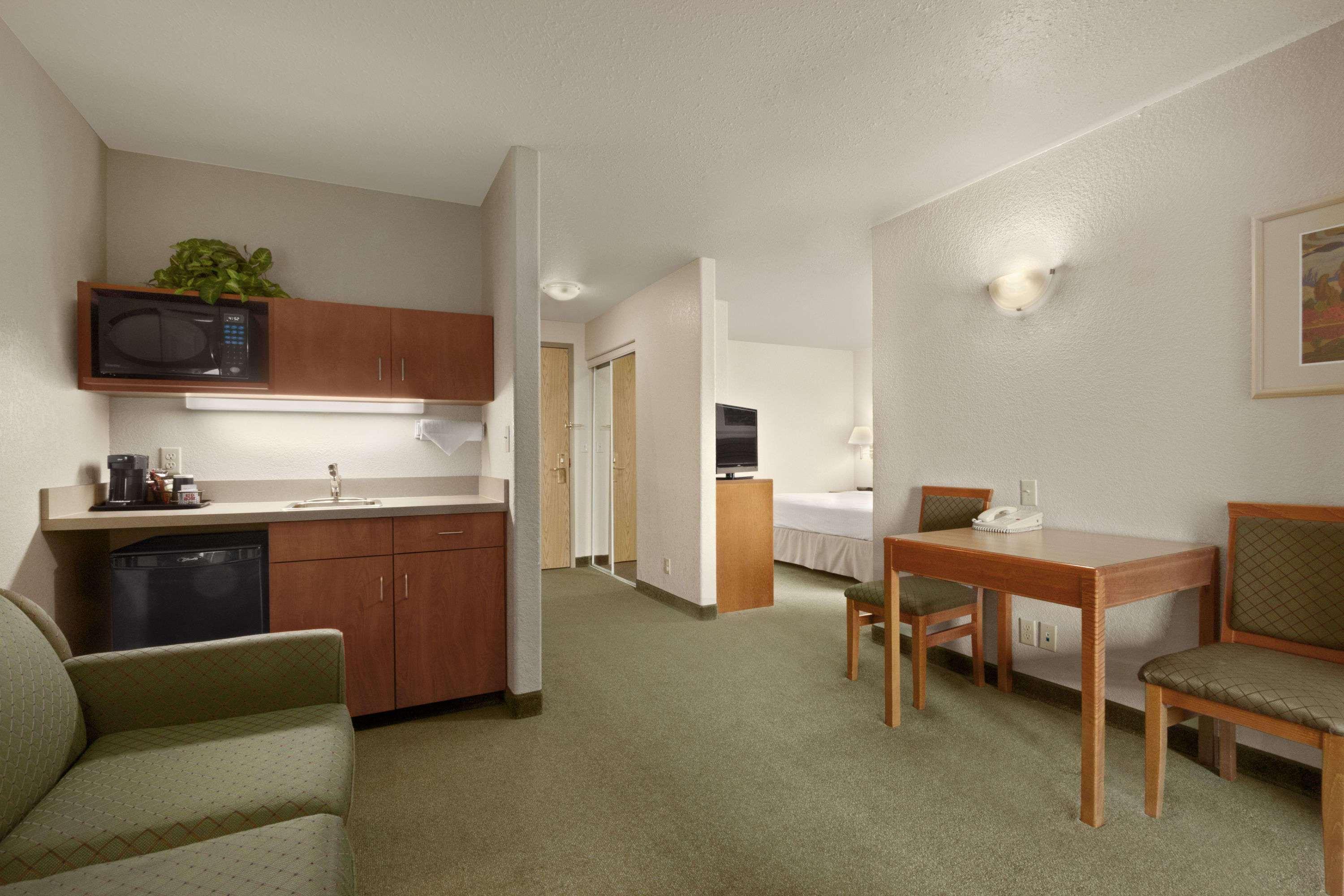 Days Inn By Wyndham Red Deer Exterior foto