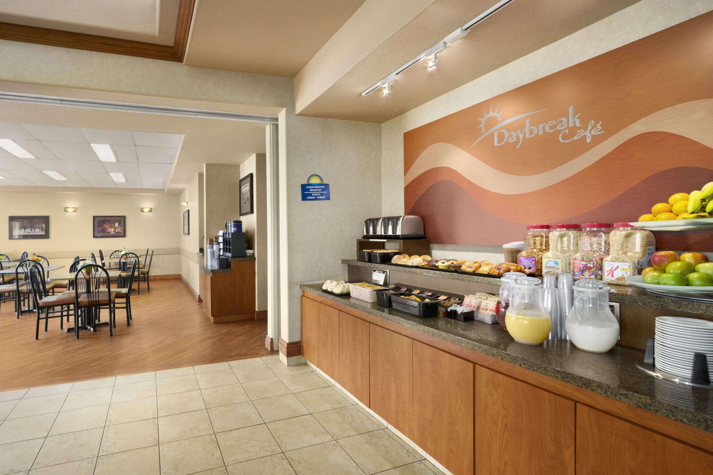 Days Inn By Wyndham Red Deer Exterior foto