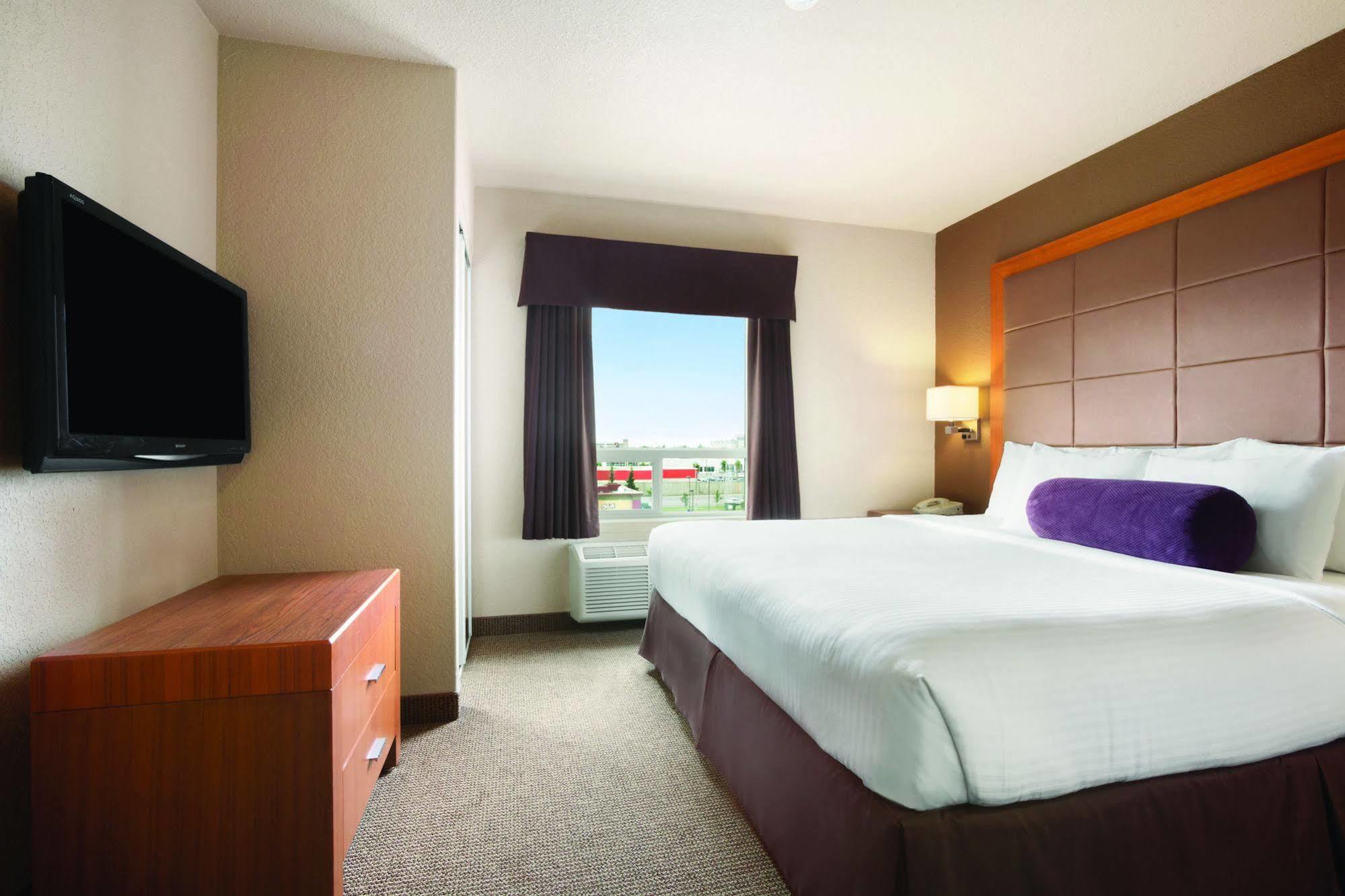 Days Inn By Wyndham Red Deer Exterior foto